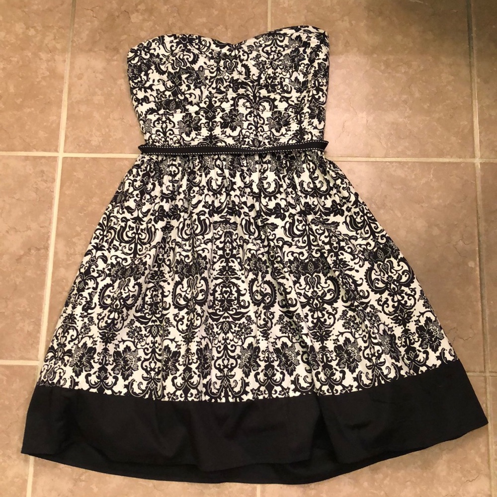 NWOT Trixxi strapless dress